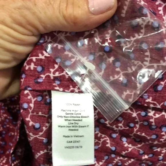 Talbots Petite V-neck Wrap blouse,long sleeve elastic back waist,pattern - Picture 10 of 11